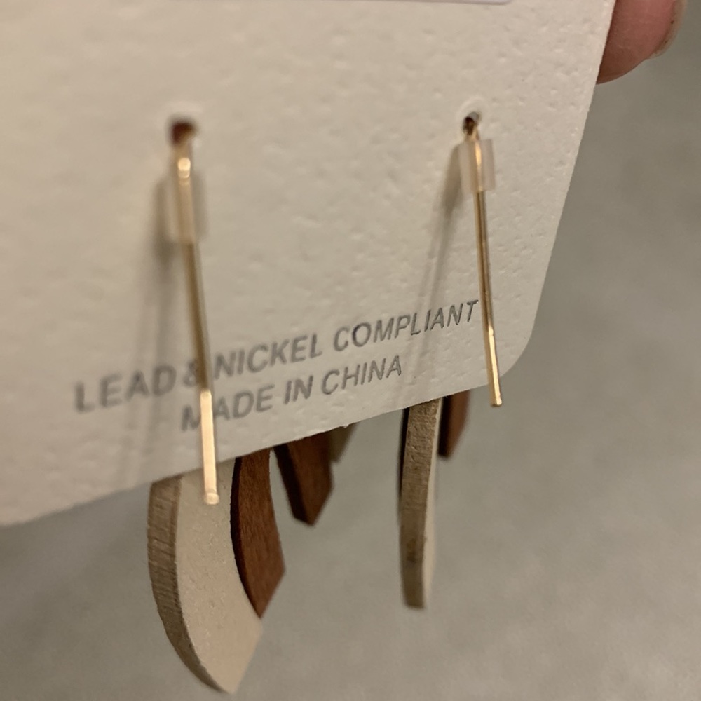 Retro Wood two-tone earrings - Picture 3 of 4